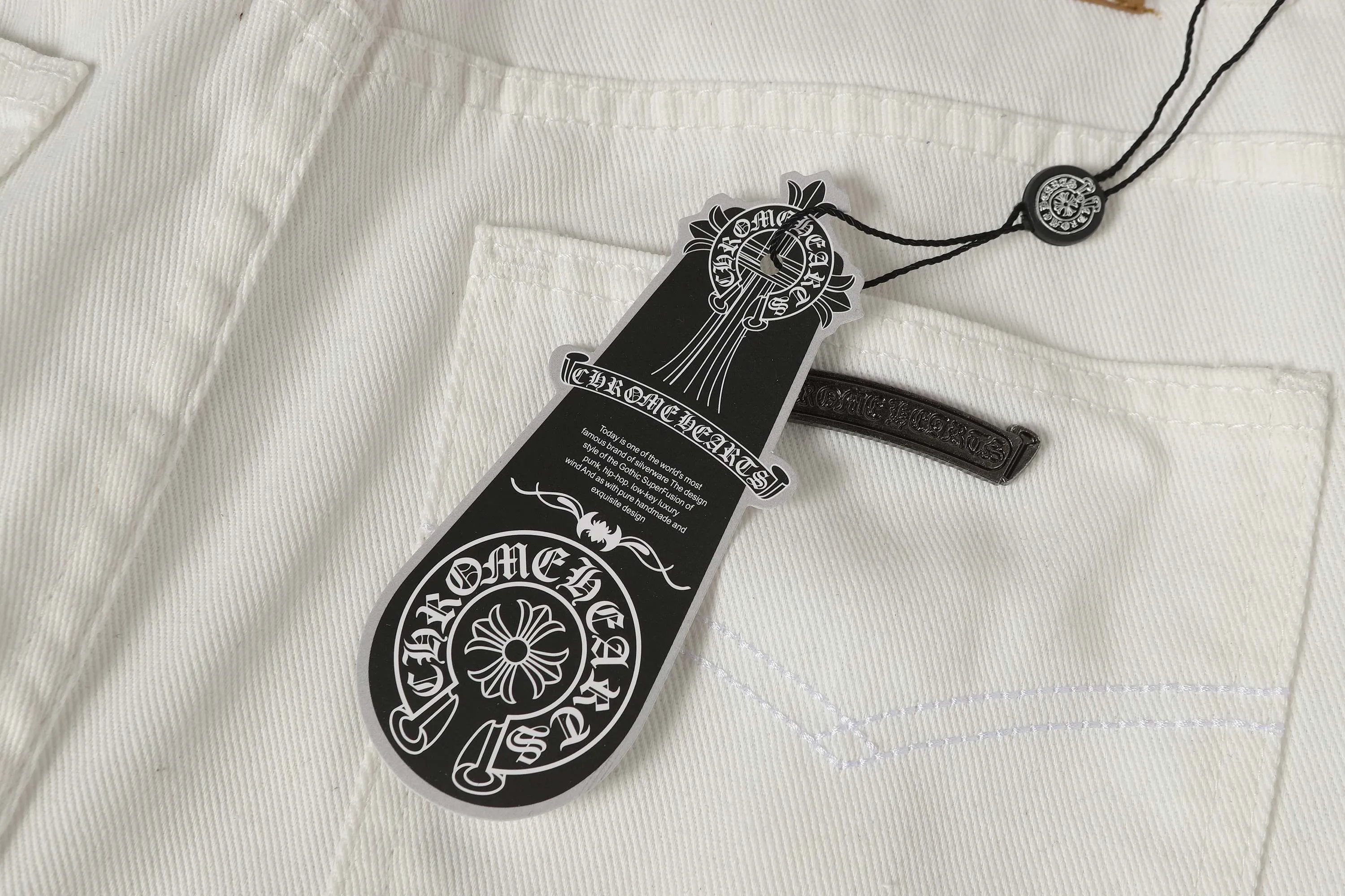 P280 -Chrome Hearts/Chrome Hearts 25ss classic white cow series colored leather cross washed color cloth unisex denim trousers -Vibe style straight stacked god-level version -carbon fine bias denim color cloth -old vintage complete set of hardware - Chrome Hearts white cow series The high version uses high-ounce custom fabrics, fermentation washing and soft color fixation, soft and thick to wear, the details are all hand-polished and manufactured with craftsmanship, all-over jacquard fabrics, unique design style After multiple processes to create a full retro feel, a niche and unique non-contrast shirt, custom-made distressed spray-painted buttons, every detail is crafted with craftsmanship. Color: Picture color Code number: 28-36